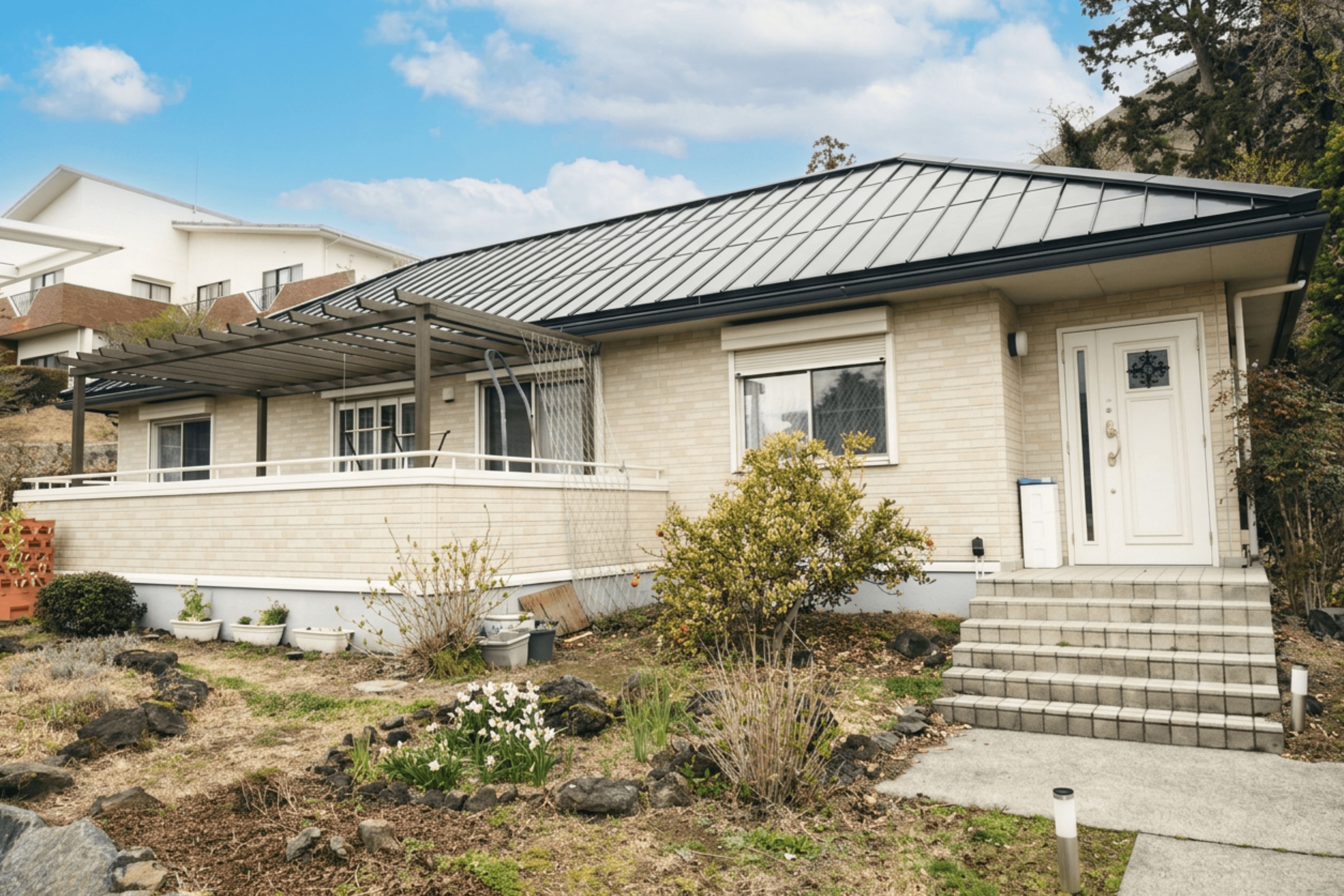 屋根リフォームの費用はいくら?価格を決める4つの要素と見積もりの読み方