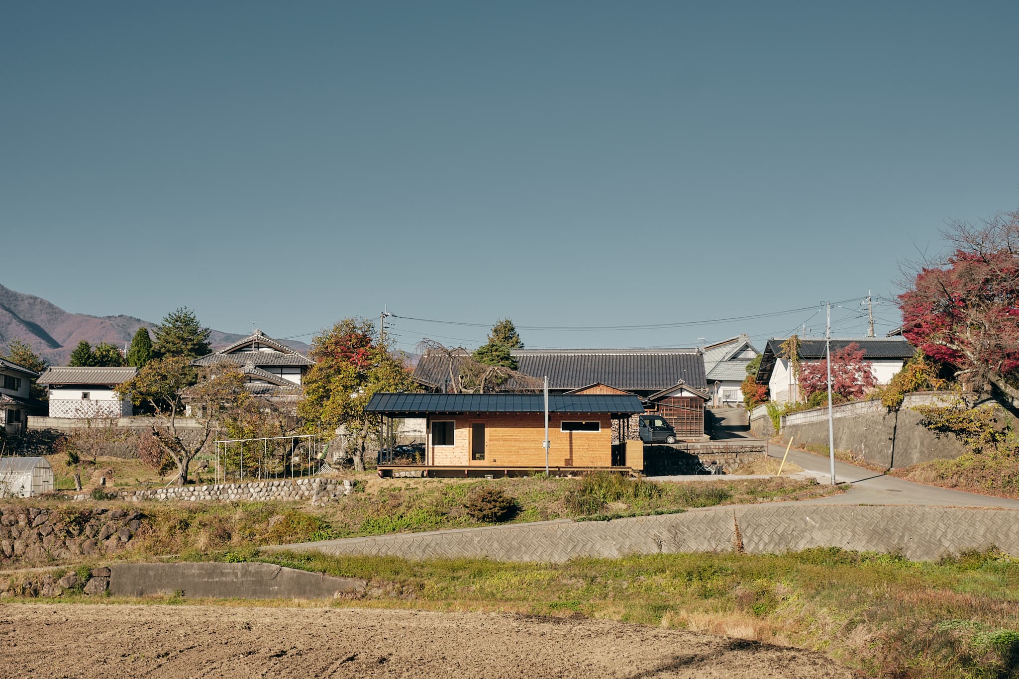 Roof–1導入事例:施主インタビュー:八ヶ岳南麓に、ひとつの小さな家が佇む。 —— 建築家がつくった、風景のための実験住宅
