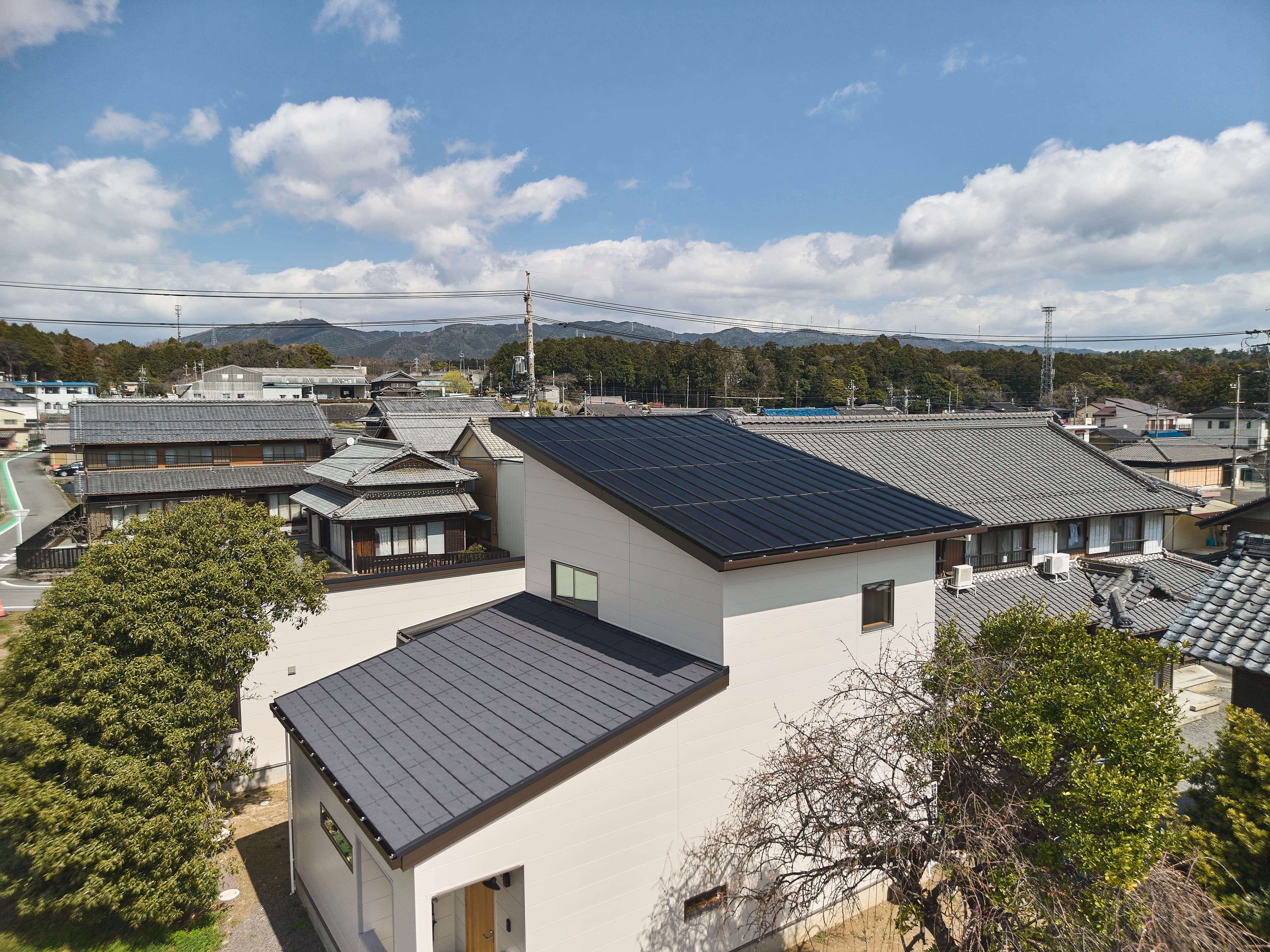 Roof-1施工事例-施主インタビュー|それぞれの居場所がありながら、やわらかくつながる家。カルチャーあふれる若き夫婦のマイホーム